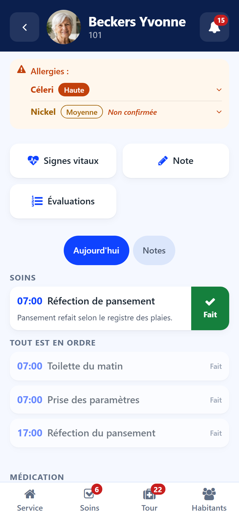 Une fiche habitant sur le téléphone : photo, chambre, bandeau des allergies, les boutons Signes vitaux, Note et Évaluations, puis les soins et médicaments du jour